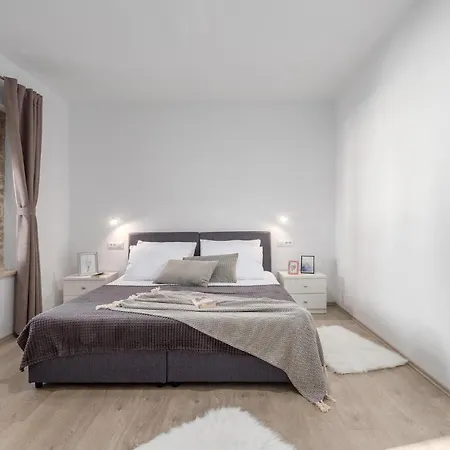 Four Bedroom Holiday In Kanfanar