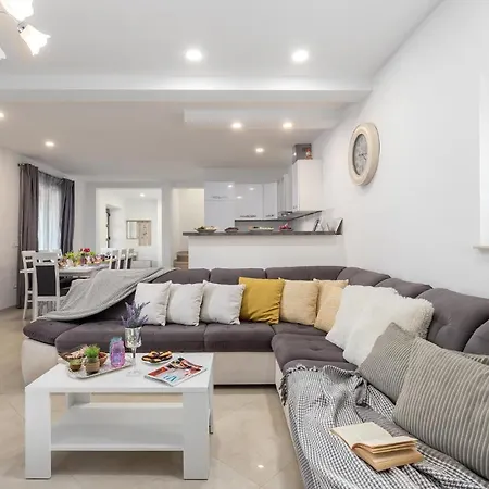 Tatil Evi Four Bedroom Holiday In