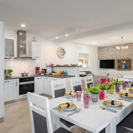 Four Bedroom Holiday In Tatil Evi *